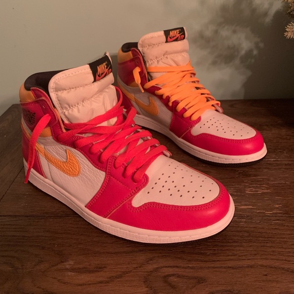 Nike Air Jordan 1 ‘Light Fusion Red’ - Picture 2 of 11